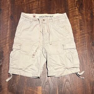 Abercrombie & Fitch Men's Cream Cargo Shorts